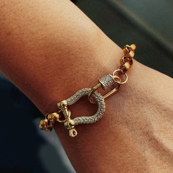 18K gold plated Rhinestone Horseshoe Chain Bracelet - Picture 2 of 2